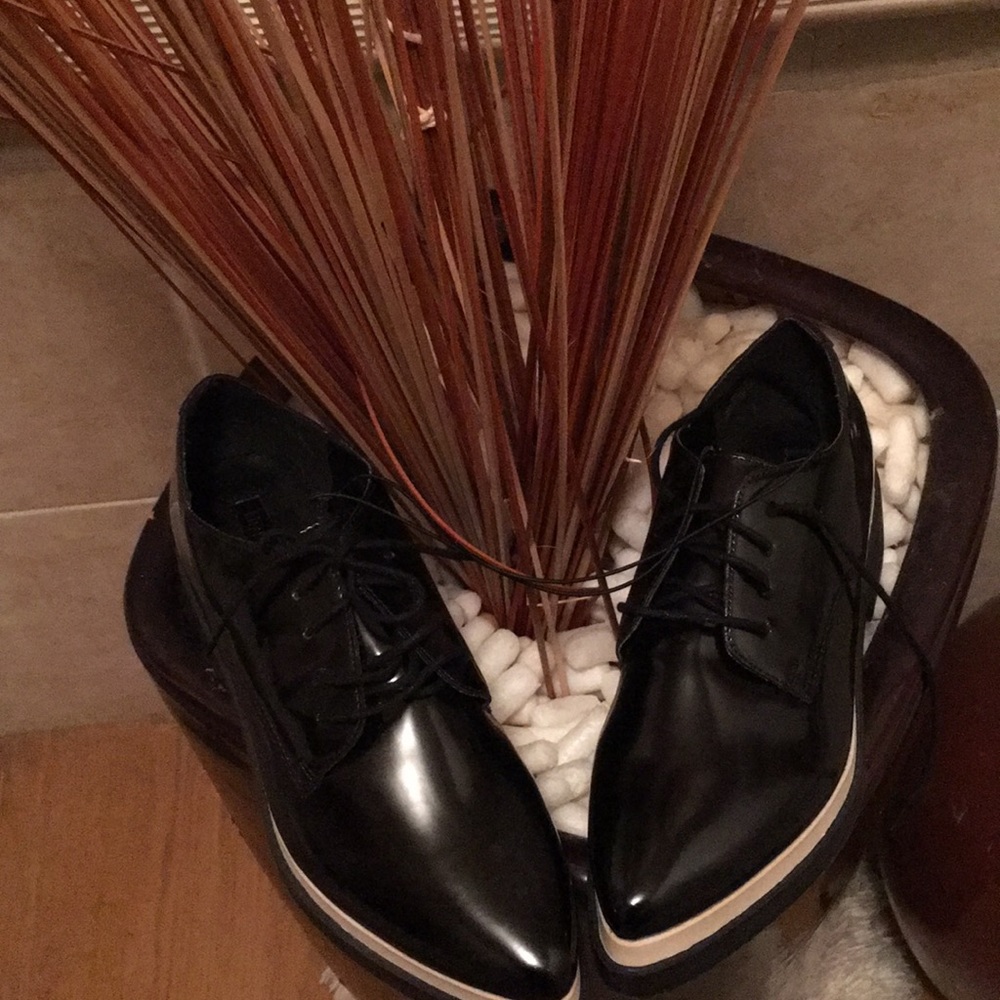 Forever 21  black patent leather like size 9
